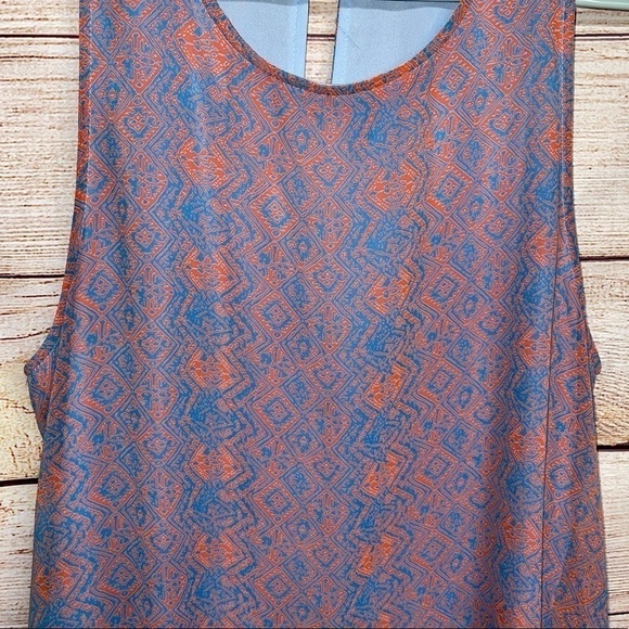 Tobi Sleeveless Shift Dress - Picture 2 of 8